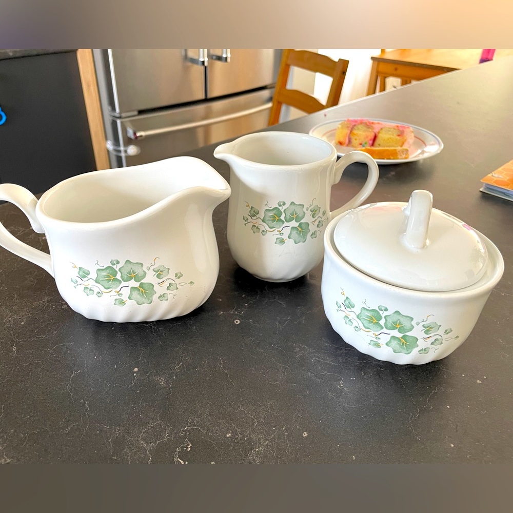 Corelle Callaway ivy sugar/milk/gravy boat